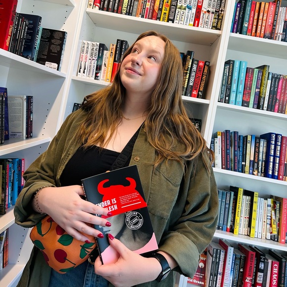 Meet your Posher, Mariah - Picture 3 of 5